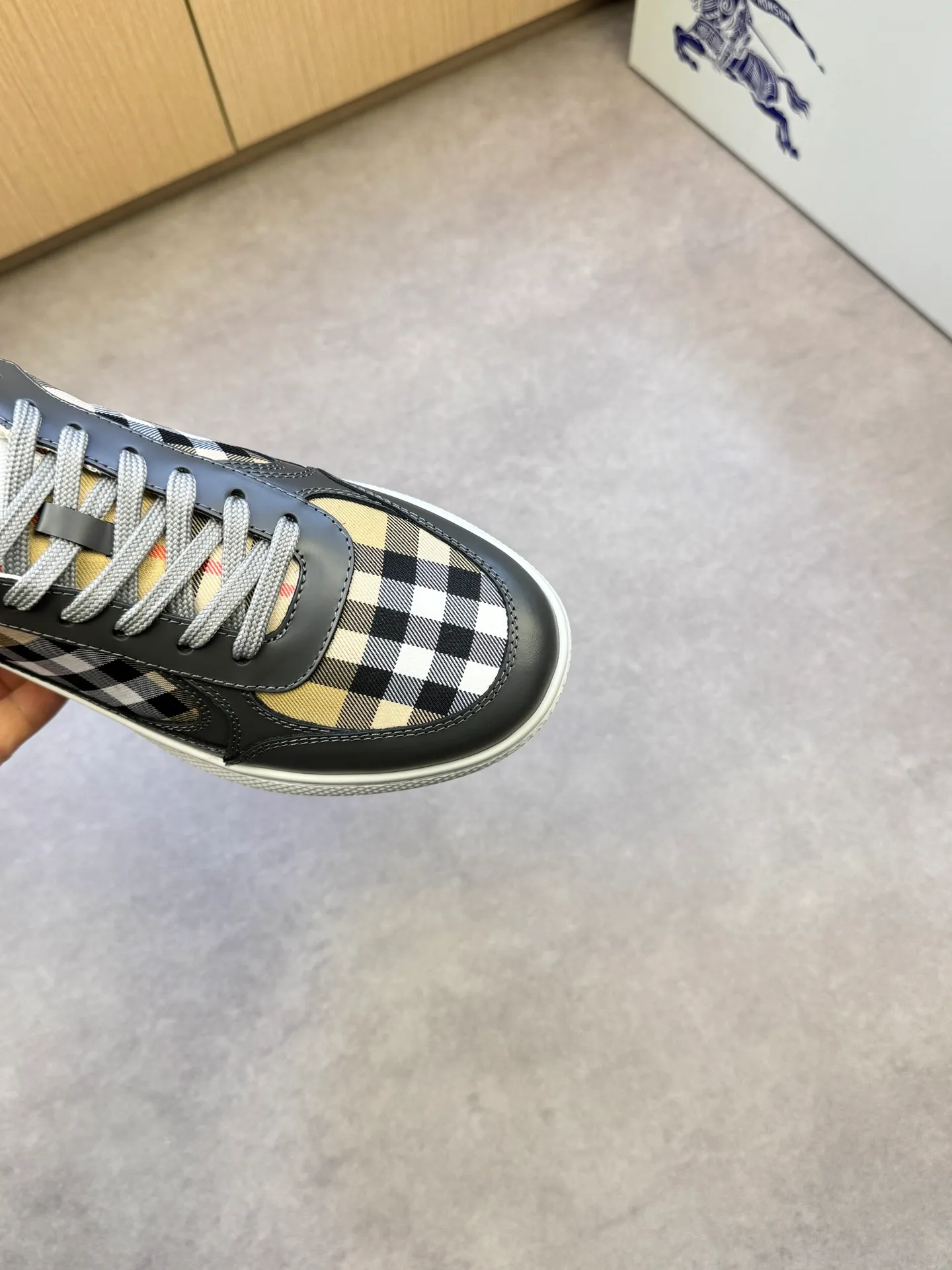 P400 [BURBERRY] Burberry casual sports sneakers - Upper: imported 🔝 open edge beaded calfskin, brand totem cloth, tongue brand cloth label - Inner: water-dyed cowhide - Outsole: ultra-light TPR rubber; two-color molded outsole - Super high quality control·Fine workmanship: highlighted (high-end, extravagance, grade) -Size: 38-44 (Male 45, can be customized)·BBR0372